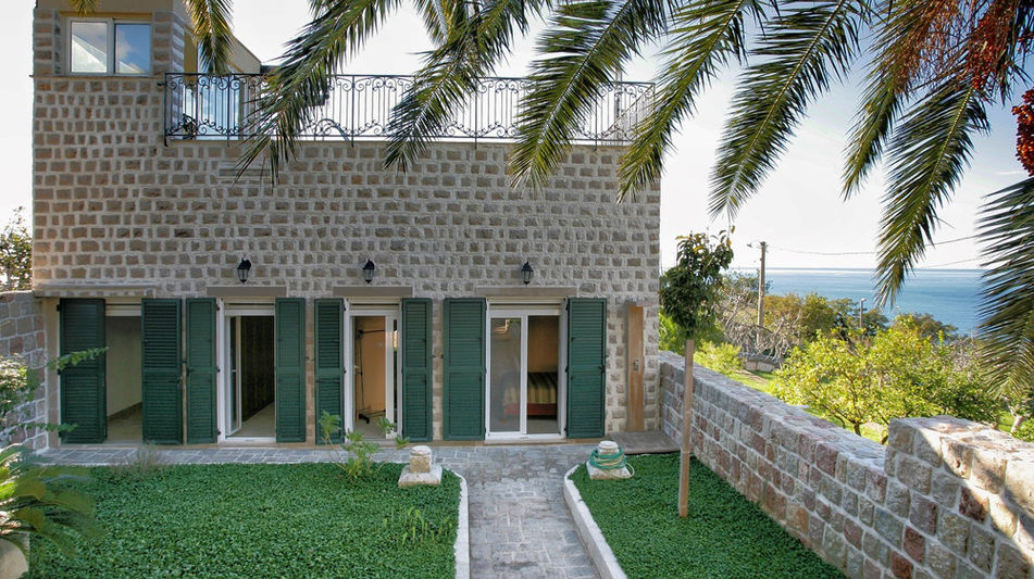 Дом площадью 494 кв.м. с видом на море, лот 1004