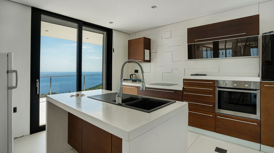 Дом площадью 1150 кв.м. с видом на море, лот 1016