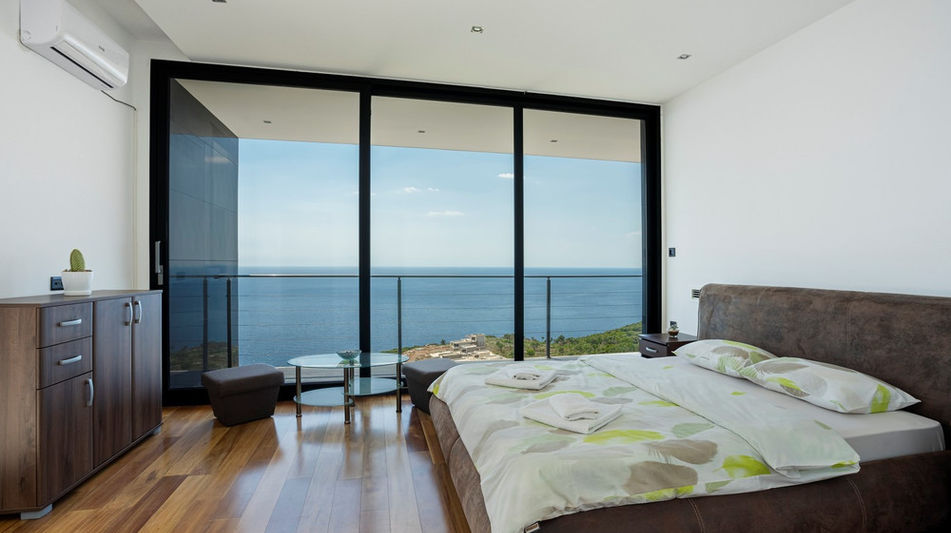 Дом площадью 1150 кв.м. с видом на море, лот 1016