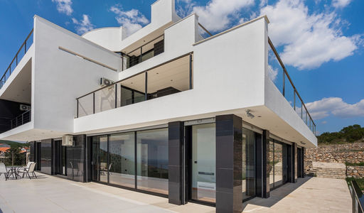 Дом площадью 1150 кв.м. с видом на море, лот 1016