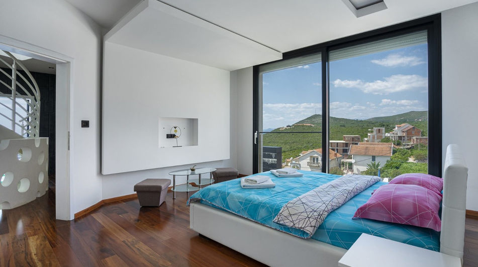 Дом площадью 1150 кв.м. с видом на море, лот 1016