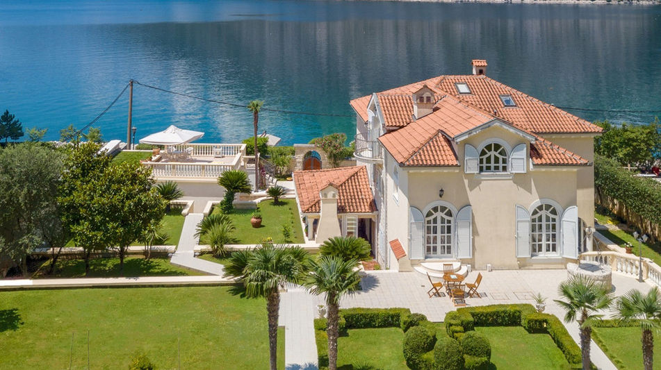 Дом площадью 530 кв.м. с видом на море, лот 1233