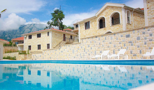 Дом площадью 1200 кв.м. с видом на море, лот 1310