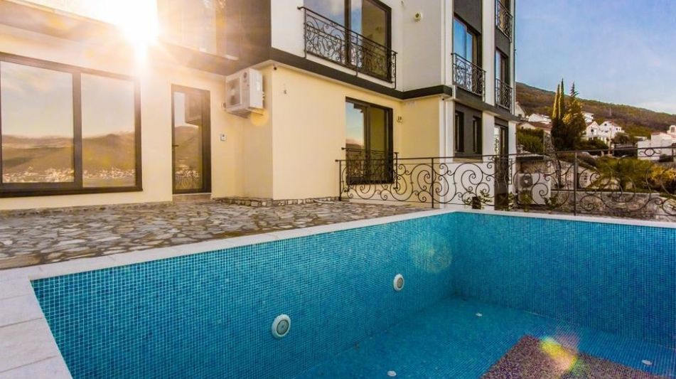 Дом площадью 420 кв.м. с видом на море, лот 639