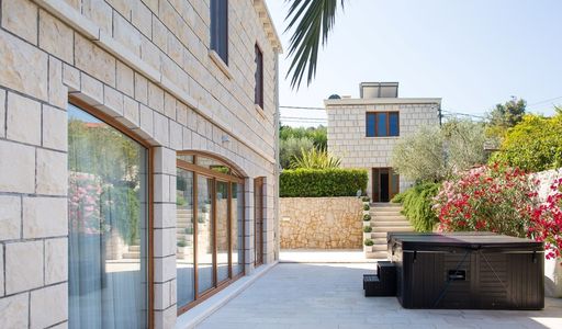 Дом площадью 286 кв.м. с видом на море, лот 643