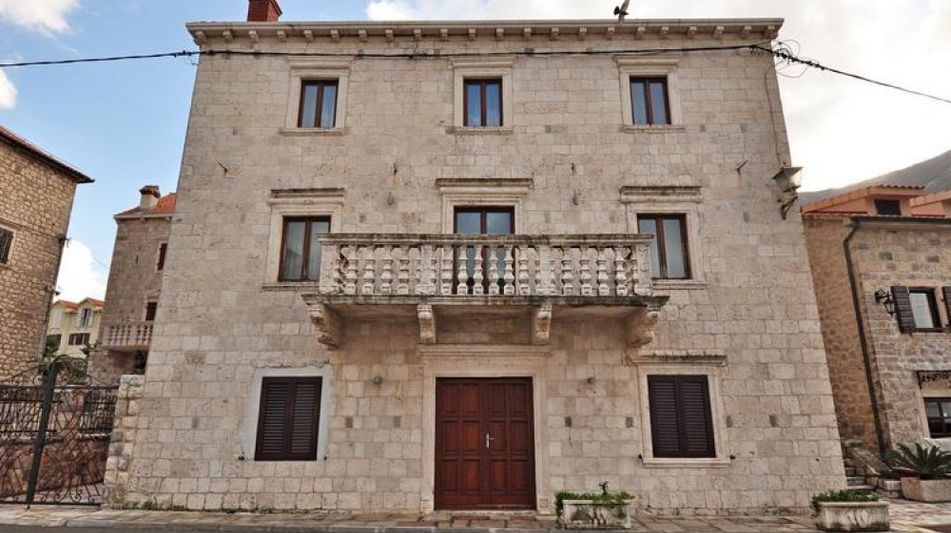 Дом площадью 400 кв.м. с видом на море, лот 658