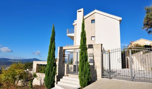 Дом площадью 371 кв.м. с видом на море, лот 680