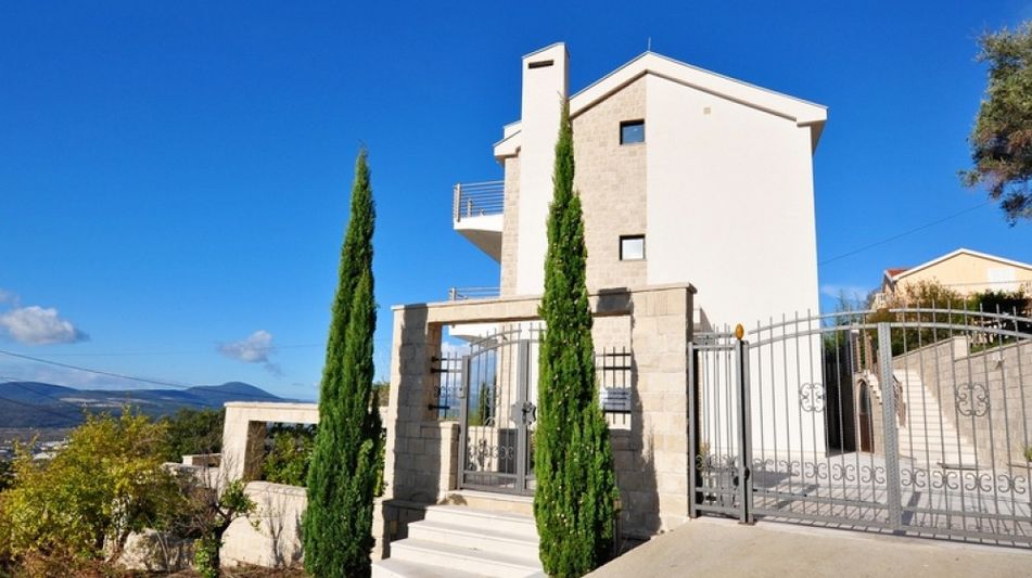 Дом площадью 371 кв.м. с видом на море, лот 680