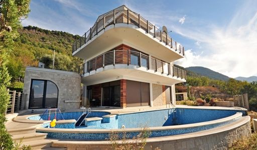 Дом площадью 371 кв.м. с видом на море, лот 680