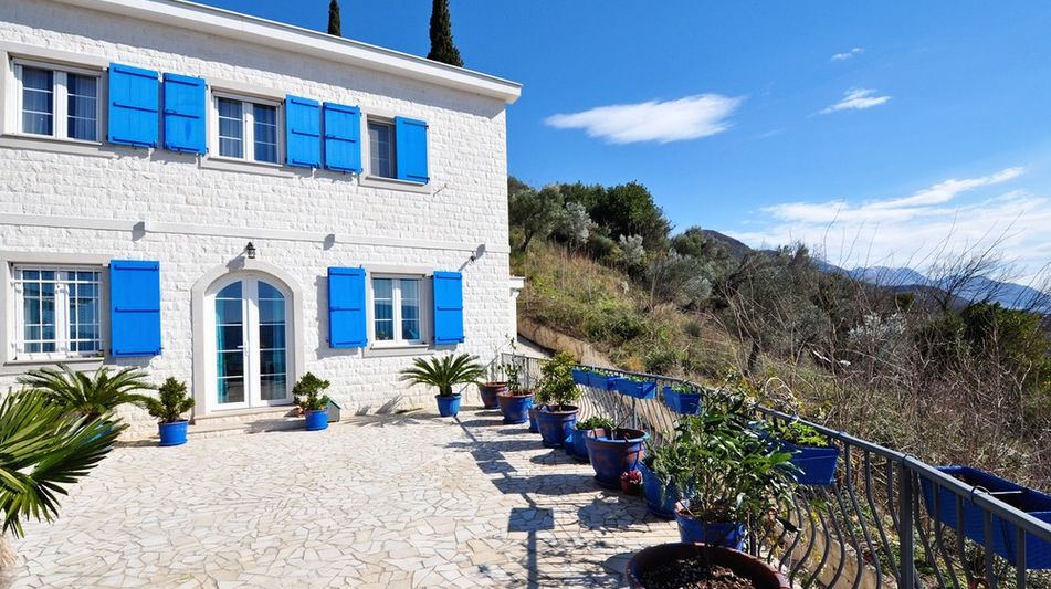 Дом площадью 308 кв.м. с видом на море, лот 681