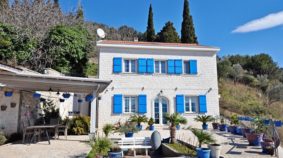 Дом площадью 308 кв.м. с видом на море, лот 681