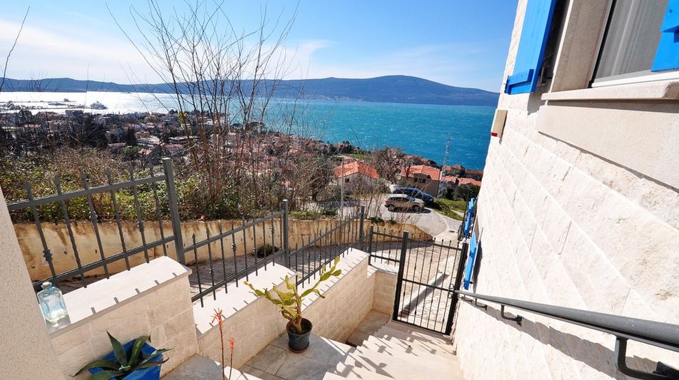 Дом площадью 308 кв.м. с видом на море, лот 681