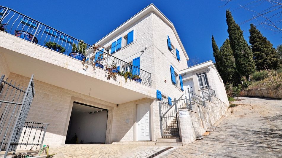 Дом площадью 308 кв.м. с видом на море, лот 681