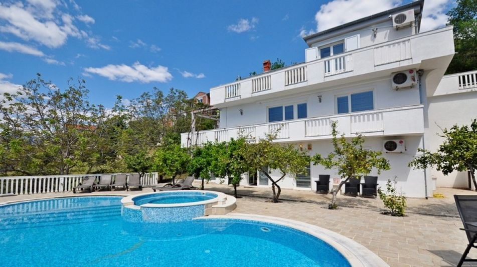 Дом площадью 350 кв.м. с видом на море, лот 685