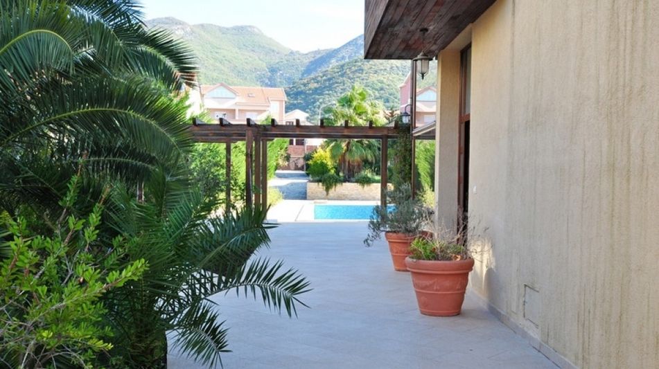 Дом площадью 403 кв.м. с видом на море, лот 686