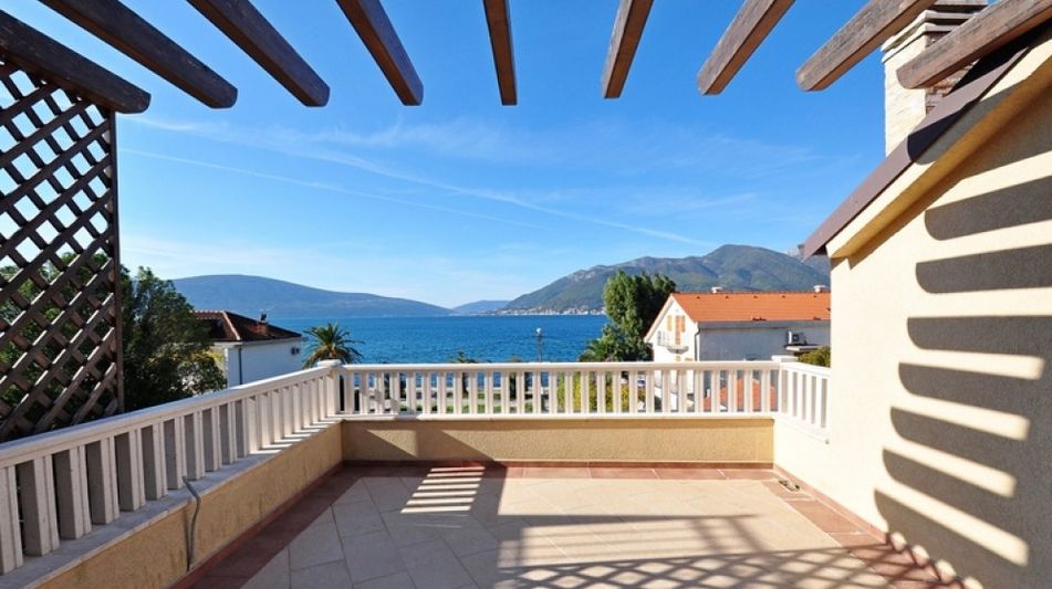 Дом площадью 403 кв.м. с видом на море, лот 686