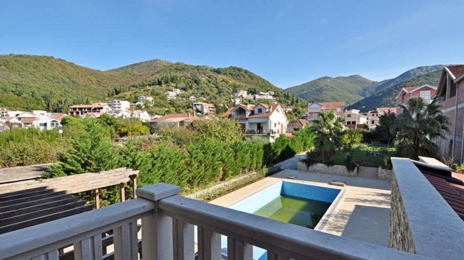 Дом площадью 403 кв.м. с видом на море, лот 686