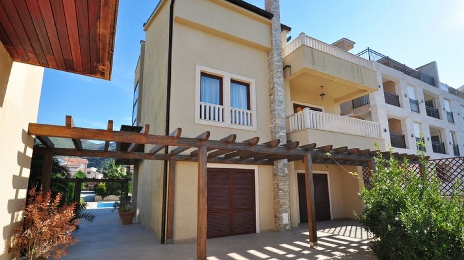 Дом площадью 403 кв.м. с видом на море, лот 686