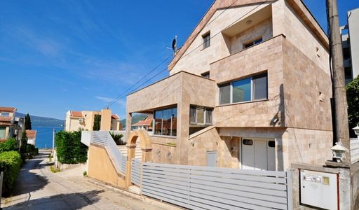 Дом площадью 400 кв.м. с видом на море, лот 687