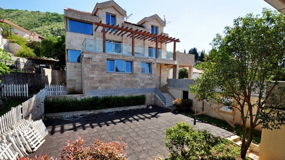 Дом площадью 400 кв.м. с видом на море, лот 687