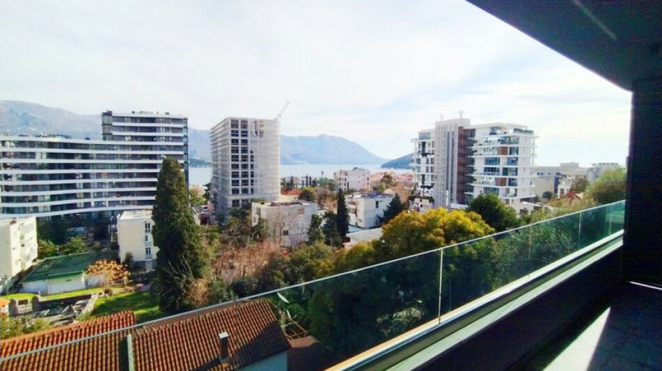 Квартира площадью 53 кв.м. с видом на море, лот 889