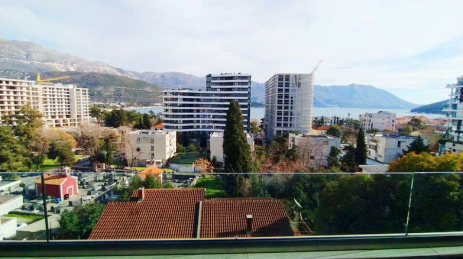 Квартира площадью 53 кв.м. с видом на море, лот 889