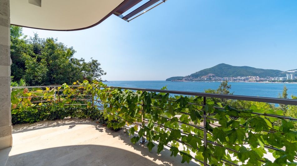 Квартира площадью 125 кв.м. с видом на море, лот 898